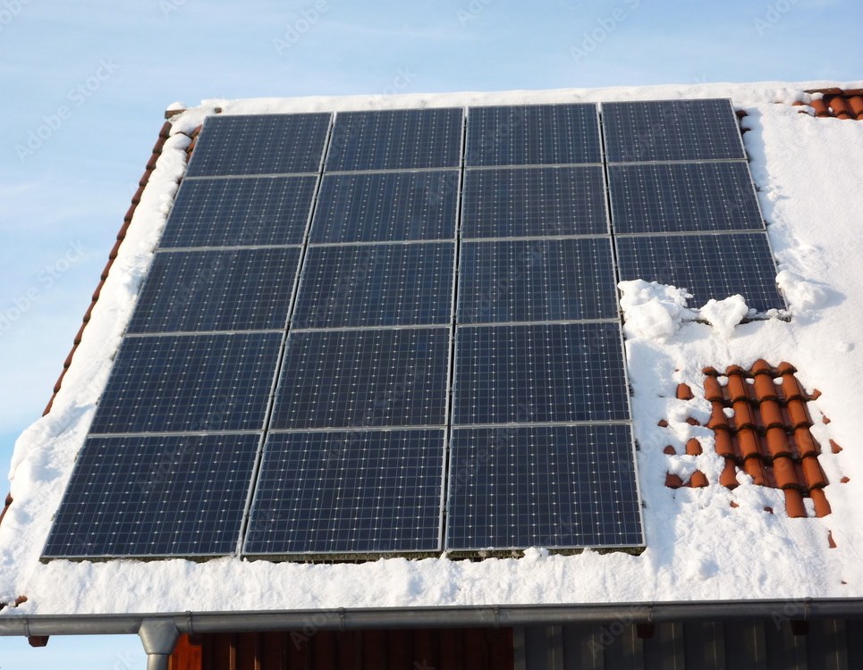 Photovoltaik im Winter: Wie viel Strom gibt es bei Kälte und Schnee?
