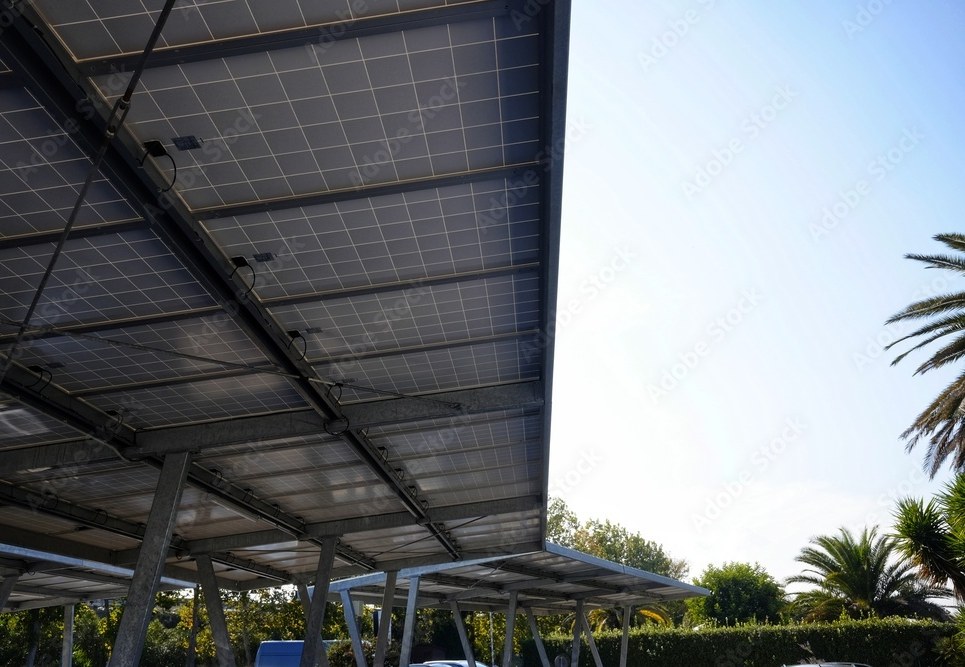 Solarcarport und Garagendach: Strom erzeugen, wo das Auto parkt